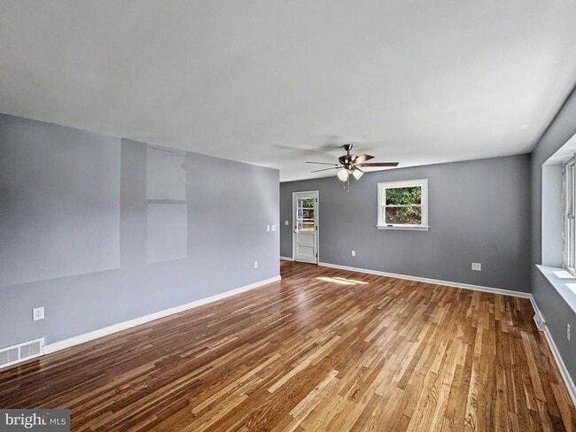 Building Photo - 4615 Lincoln Way E