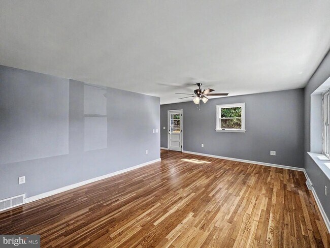 Foto del edificio - 4615 Lincoln Way E