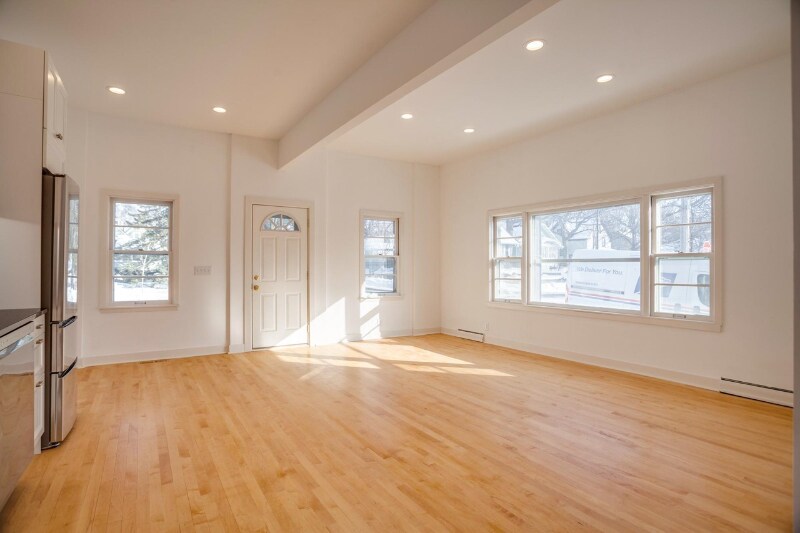 Primary Photo - 148 Cecil St SE