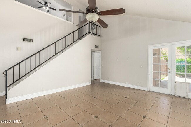 Foto del edificio - 1518 E Rockwood Dr