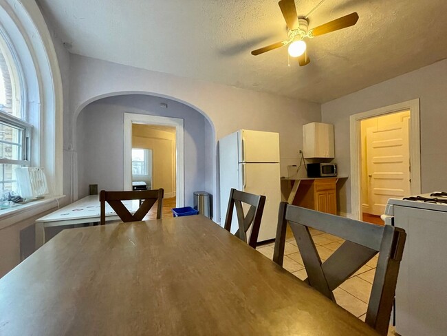 Building Photo - Unique BU Apartment