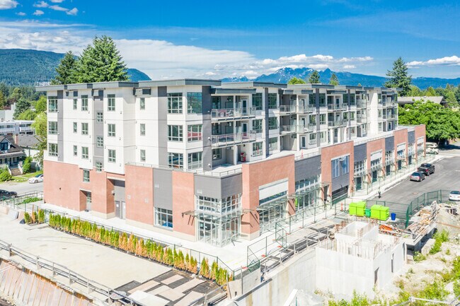 Building Photo - Mercato Plaza