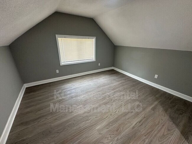 Foto del edificio - 2511 E 37th St