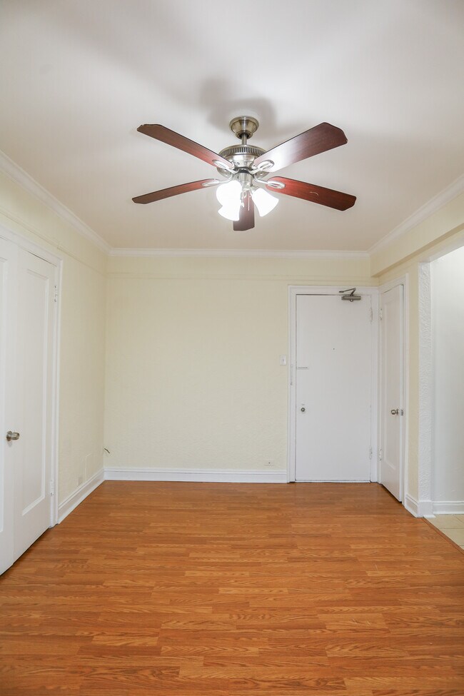 Foto del edificio - 6233 N Winthrop Ave