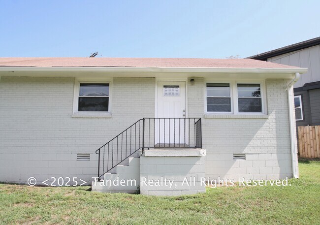 Foto del edificio - 912 Morrow Rd