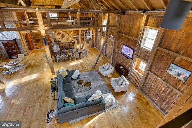 Foto del edificio - 284 Hickory Dr