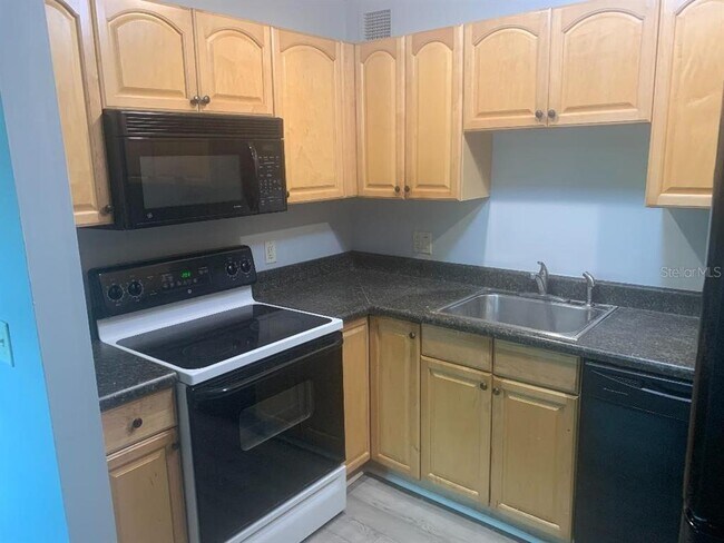 Foto del edificio - 13690 Orange Sunset Dr