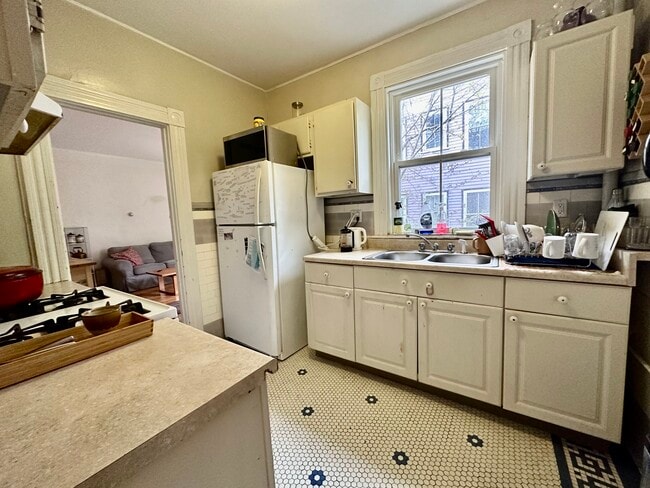 Building Photo - 139 Antrim St