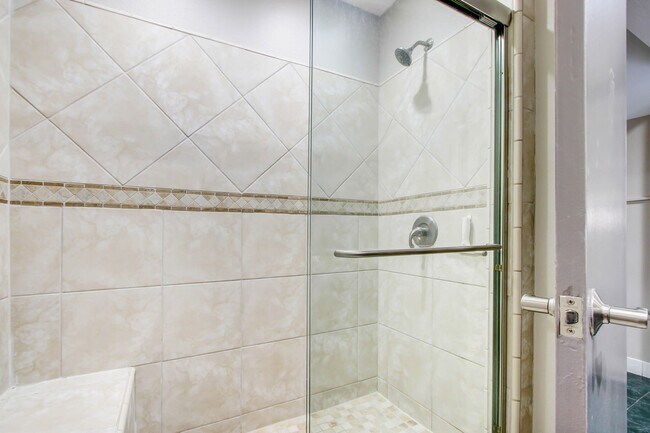 Building Photo - ***Exclusive and Renovated Duarte Townhous...