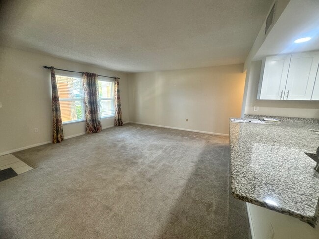 Foto del edificio - 3607 Edgewater Dr