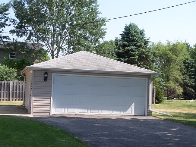 Building Photo - 12212 Price Rd