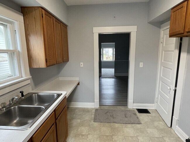 Foto del edificio - 235 Meadowbrook Ave