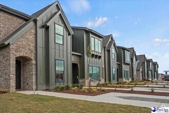 Building Photo - 1316 Twelve Oaks Ln