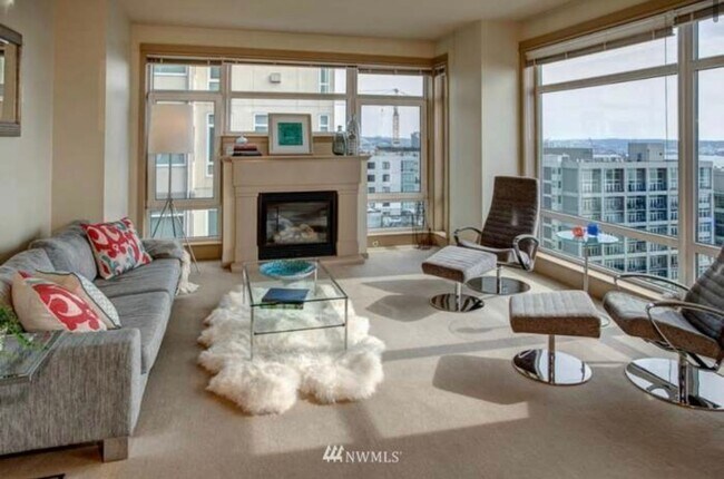 Foto del edificio - Luxury Living with Unmatched Views of Puge...