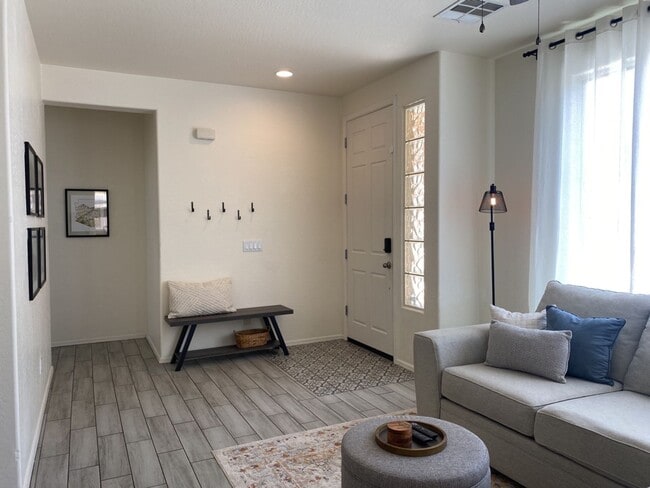 Building Photo - 3b/2ba FULLY FURNISHED in Ocotillo Landing!!