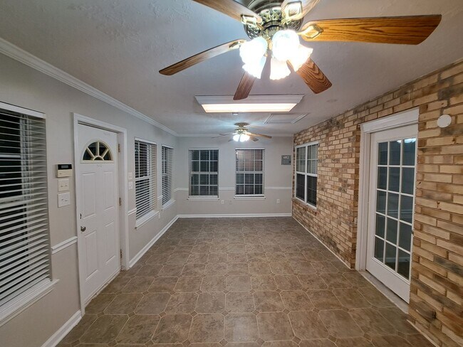 Foto del edificio - 7607 Pleasantville Way