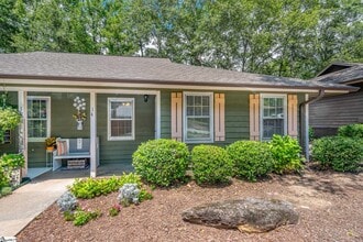 Building Photo - 14 Oakwood Dr