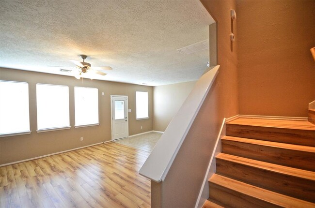 Foto del edificio - 5614 Redgrove Ln