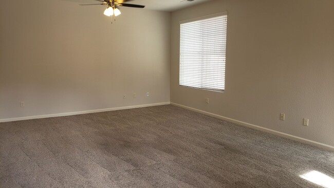 Foto del edificio - ONLY $2,475 PER MONTH RENT FOR THIS SUPER ...