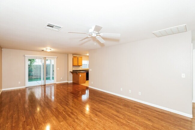 Foto del edificio - 6384 Whispering Clouds Ct