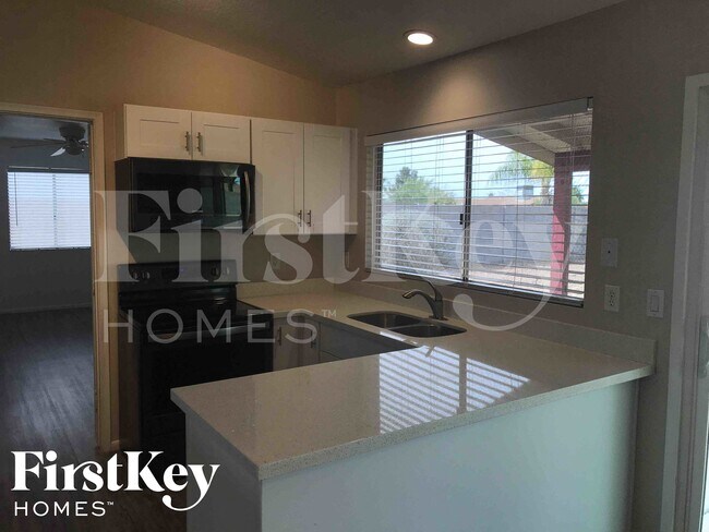 Foto del edificio - 1444 N Ananea