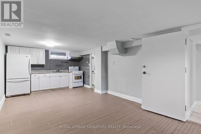 Building Photo - 112 Foch Ave