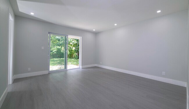 Foto del edificio - 5020 SW 28th Terrace