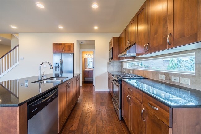 Foto del edificio - 985 3rd Ave NE