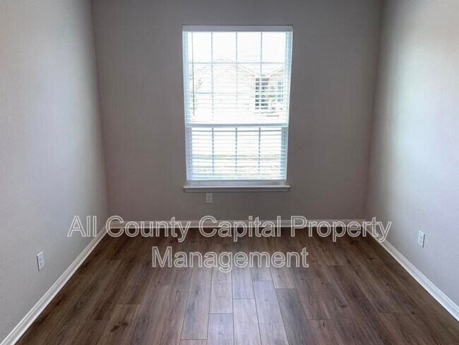 Foto del edificio - 112 Declaration Ln