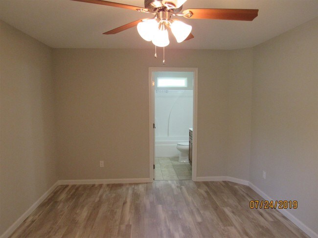 Building Photo - 77 Valley View Dr