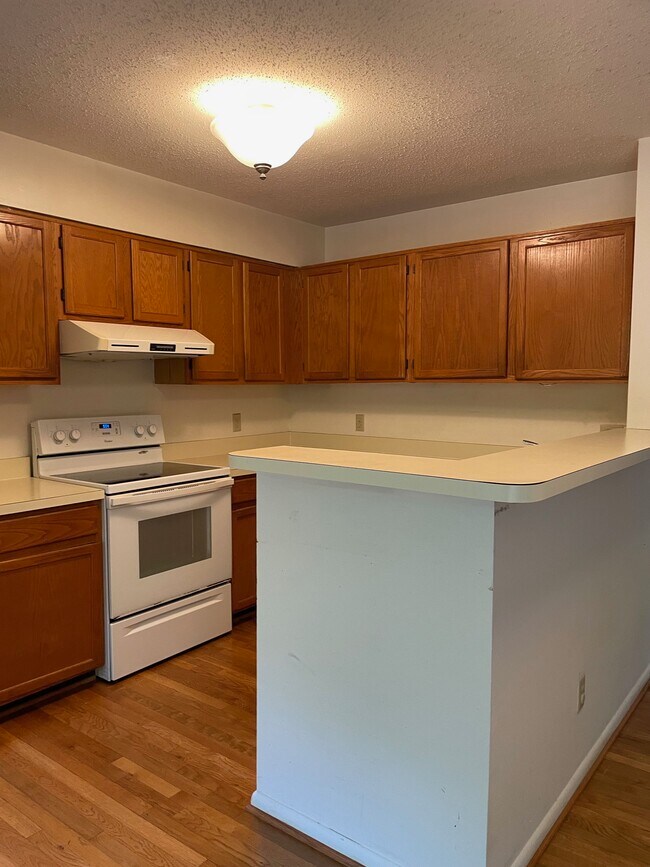 Building Photo - 1620 Oak Spring Way