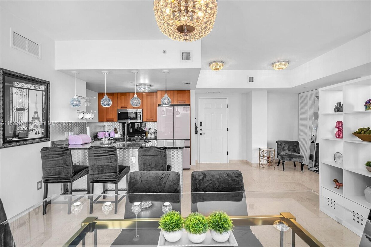 Foto principal - 4100 Salzedo St