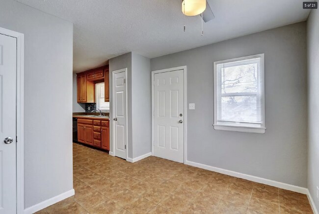 Foto del edificio - FREE HALF MONTH - Charming 4-Bedroom Home ...