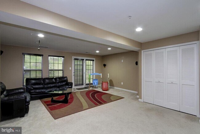 Foto del edificio - 7055 Oak Grove Way