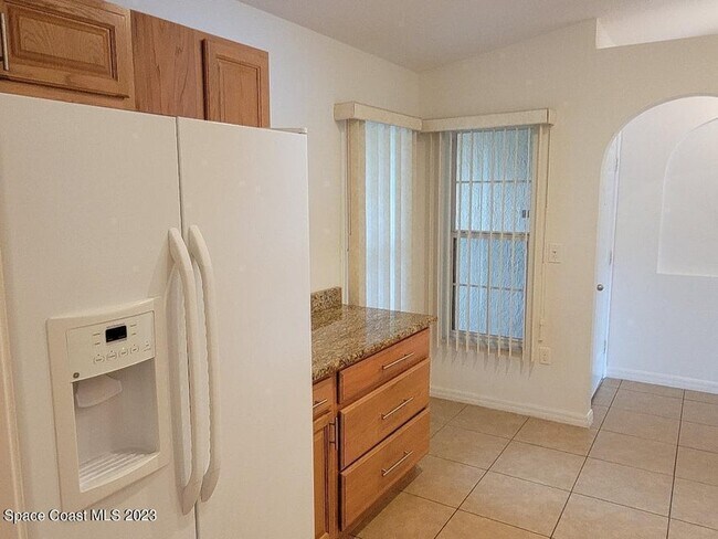 Foto del edificio - 3204 Burdock Ave