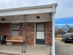 Building Photo - 1710 Virginia St