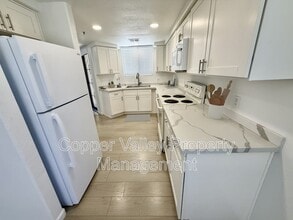 Building Photo - 4925 E Desert Cove Ave