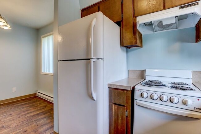 Building Photo - Washer/Dryer in unit! 2 bedroom 1 bath. Pe...