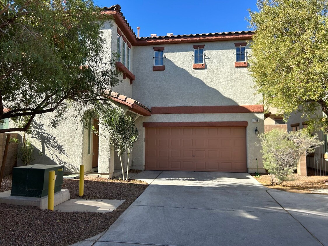 Primary Photo - 2 story home in Southern Highlands