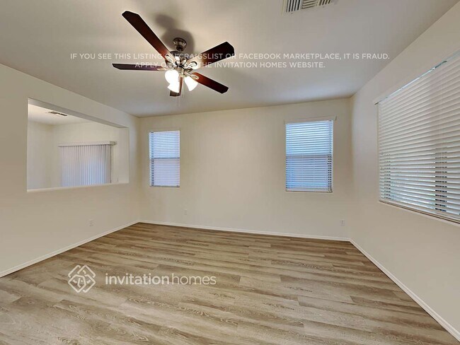 Building Photo - 114 E Palomino Dr