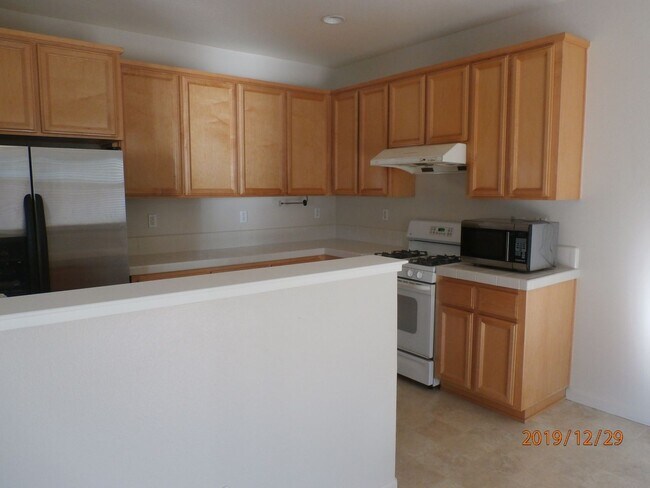 Building Photo - Stunning 4/2.5 Natomas Beauty!  (PLEASE READ ENTIRE AD FOR SHOWING)!