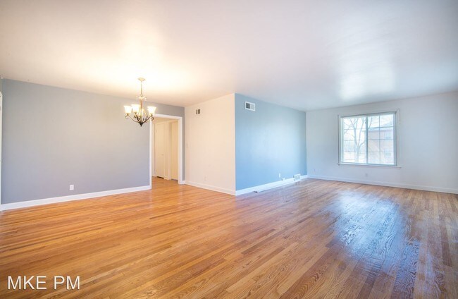 Foto del edificio - 8225 W Center St