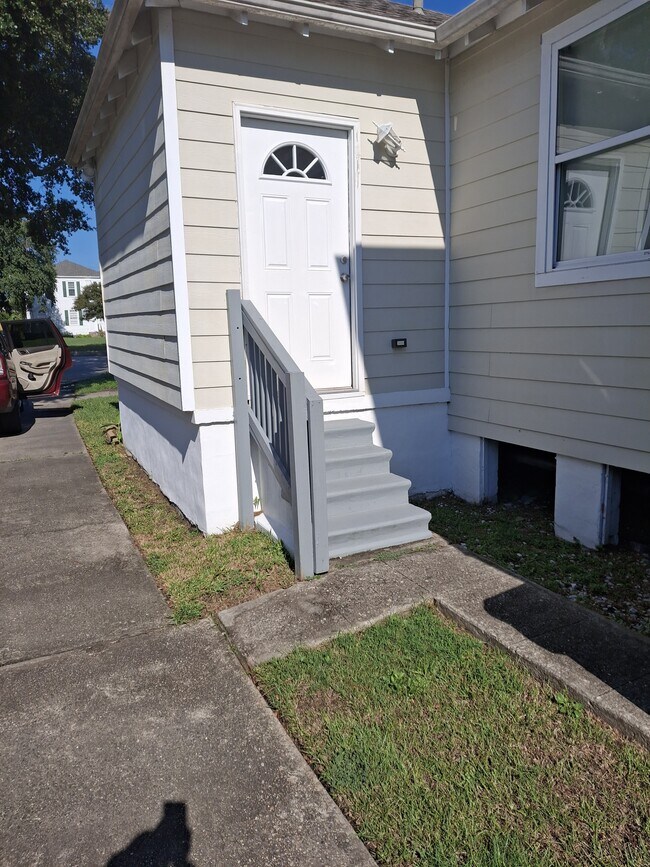 Building Photo - 5625 Canal Blvd