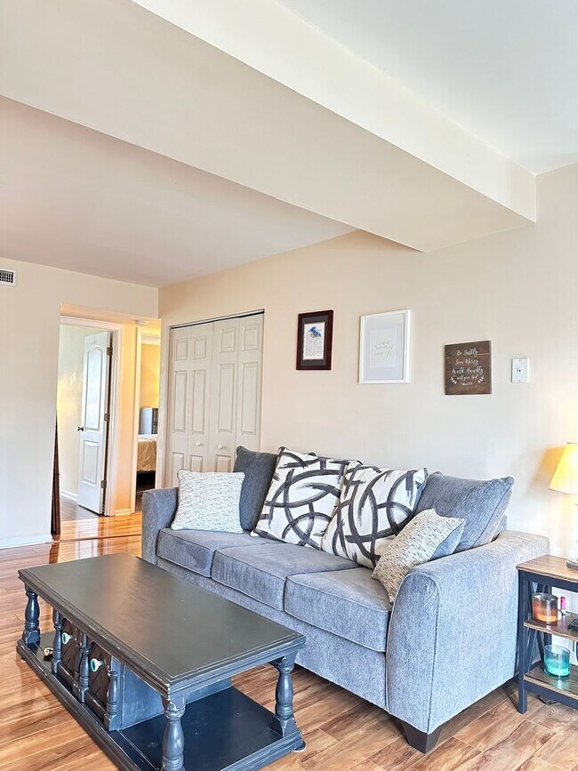 Foto del edificio - 1272 Villa Ln