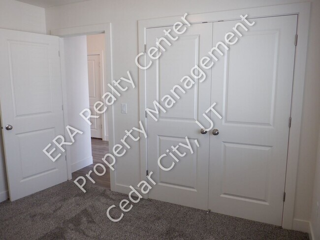 Foto del edificio - Move-in Bonus! - 3 bedroom - 2 Bath - Single Level Twin Home