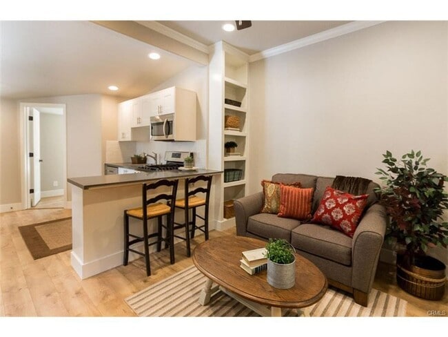 Building Photo - 198 E 1st Ave