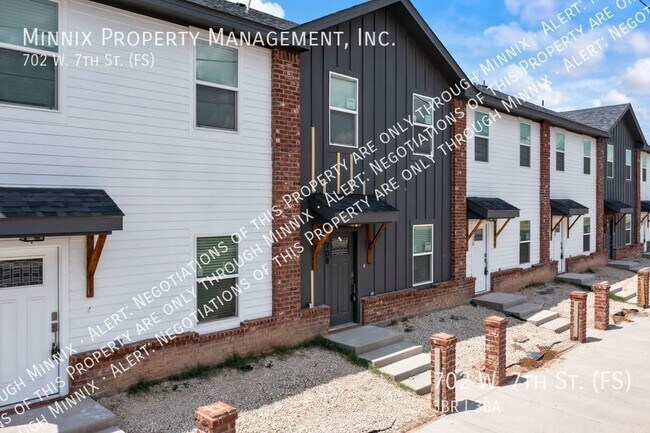 Foto del edificio - 702 W. 7th St.