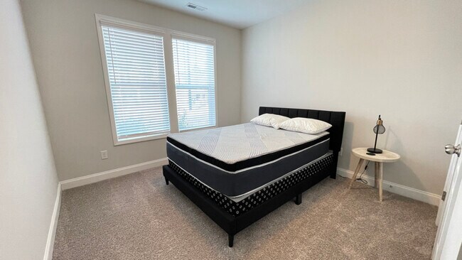 Building Photo - 3778 Glencourse Wy