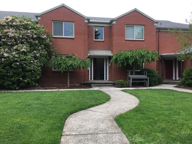 1940s charm. - 2515 SE 51st Ave