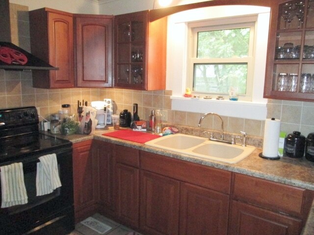 Building Photo - 409 S Fible St